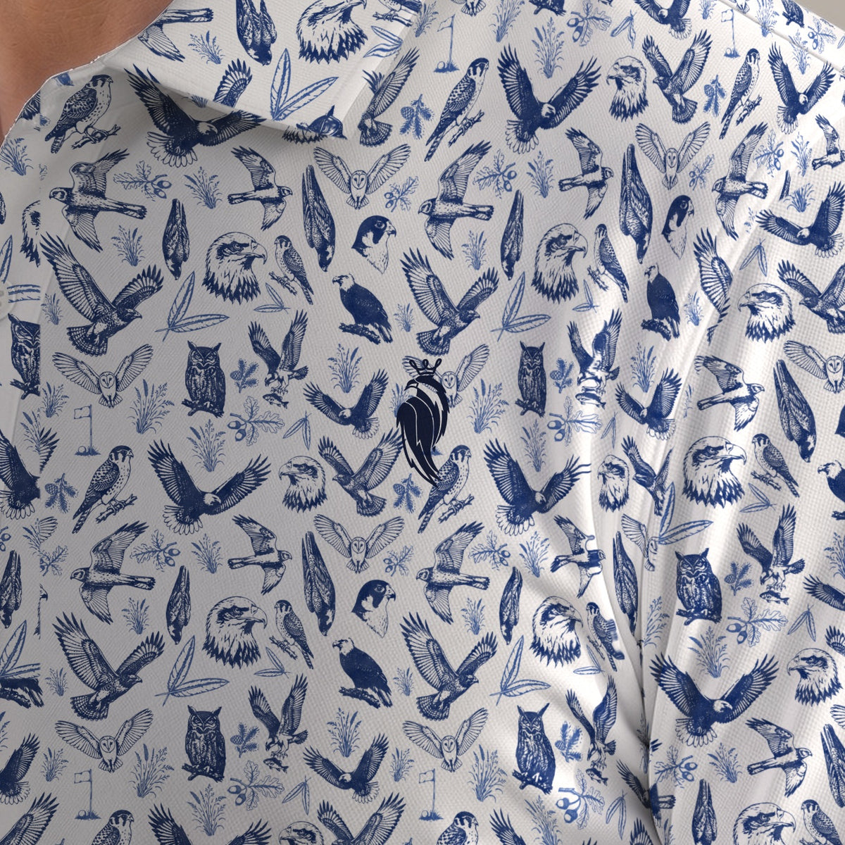 Birdie King birds-of-prey toile golf polo – logo close-up